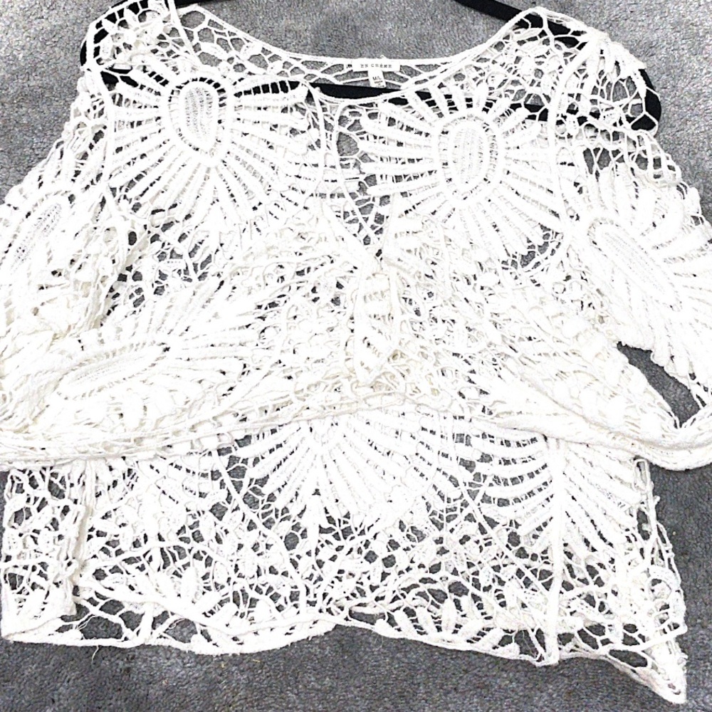 En Crème laced white top